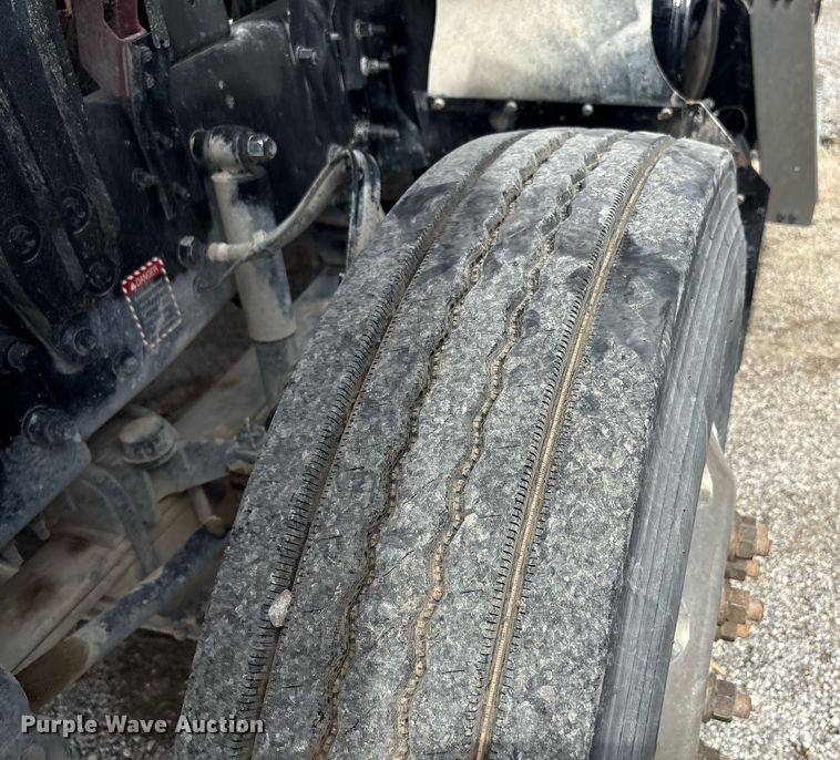 image for item DY2483 2020 Mack Pinnacle semi truck