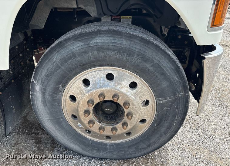 image for item DY2483 2020 Mack Pinnacle semi truck