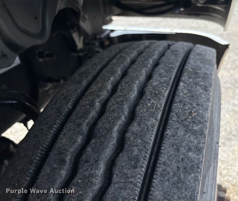 image for item DY2483 2020 Mack Pinnacle semi truck