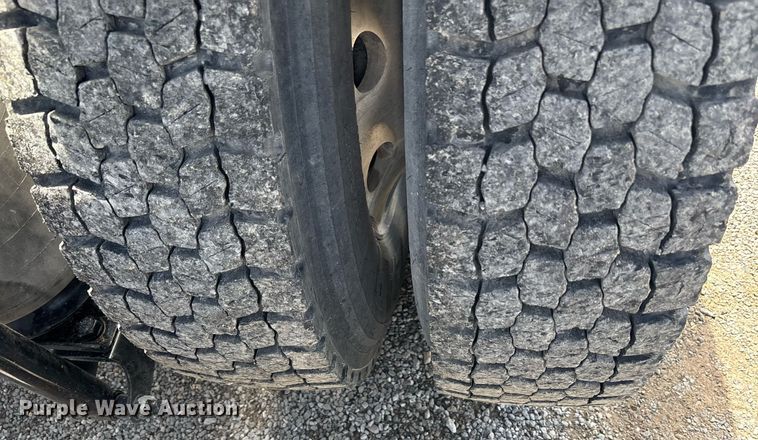 image for item DY2483 2020 Mack Pinnacle semi truck