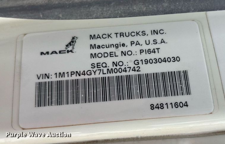 image for item DY2483 2020 Mack Pinnacle semi truck