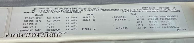 image for item DY2483 2020 Mack Pinnacle semi truck