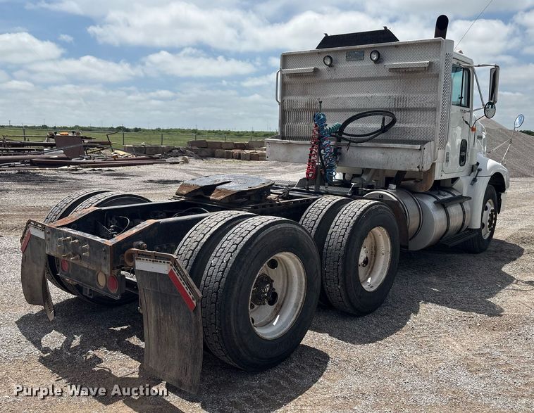 image for item DY2484 1998 International 9100 semi truck