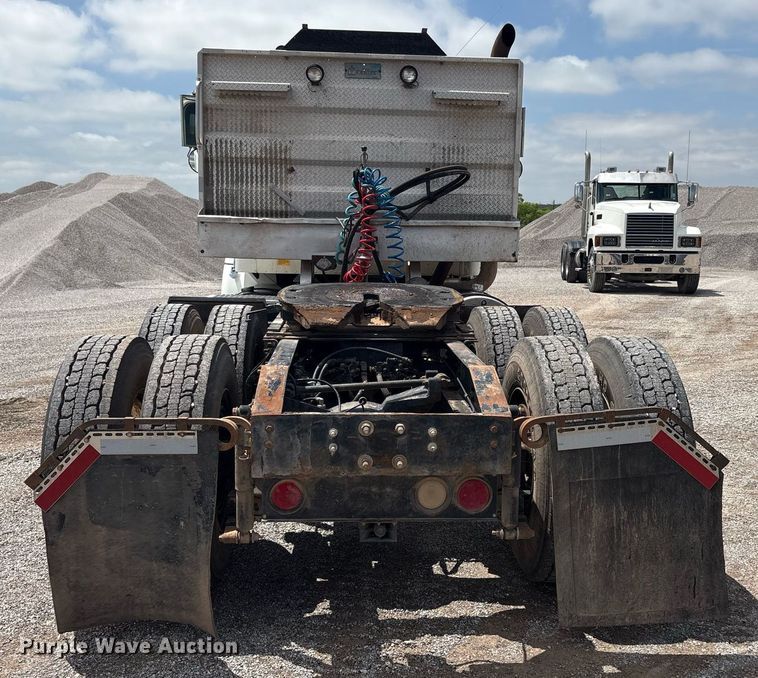 image for item DY2484 1998 International 9100 semi truck