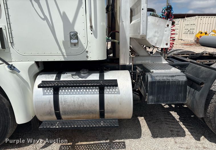 image for item DY2484 1998 International 9100 semi truck