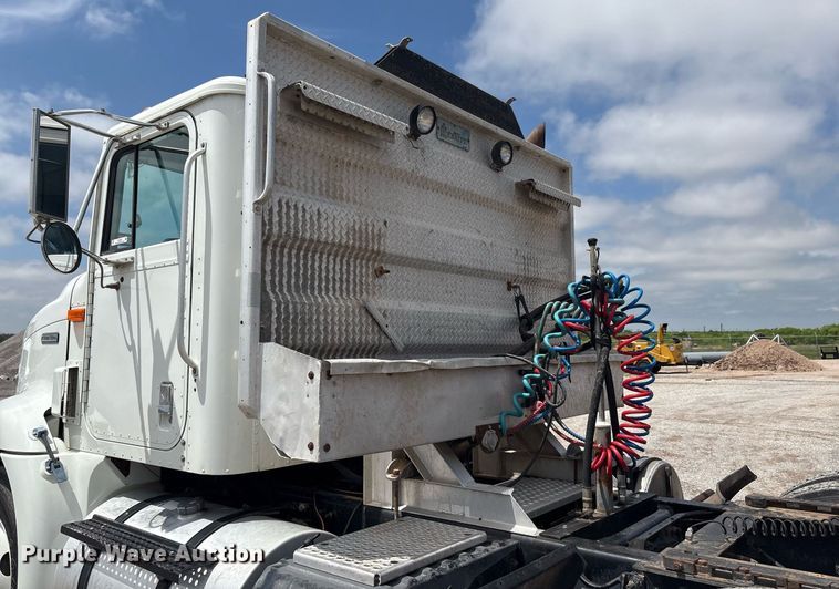 image for item DY2484 1998 International 9100 semi truck