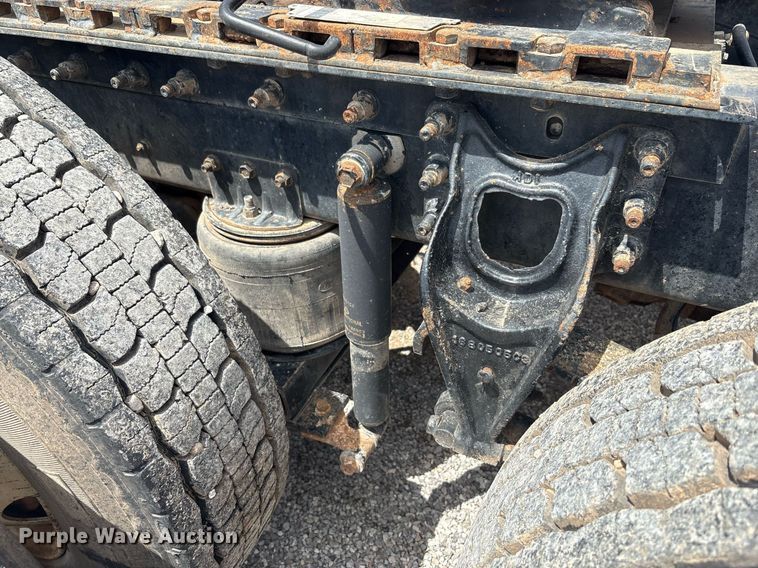 image for item DY2484 1998 International 9100 semi truck