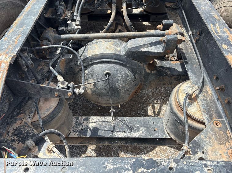 image for item DY2484 1998 International 9100 semi truck