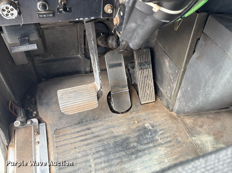 image for item DY2484 1998 International 9100 semi truck