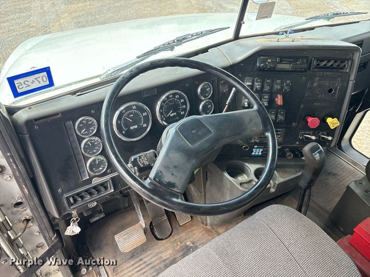 image for item DY2484 1998 International 9100 semi truck