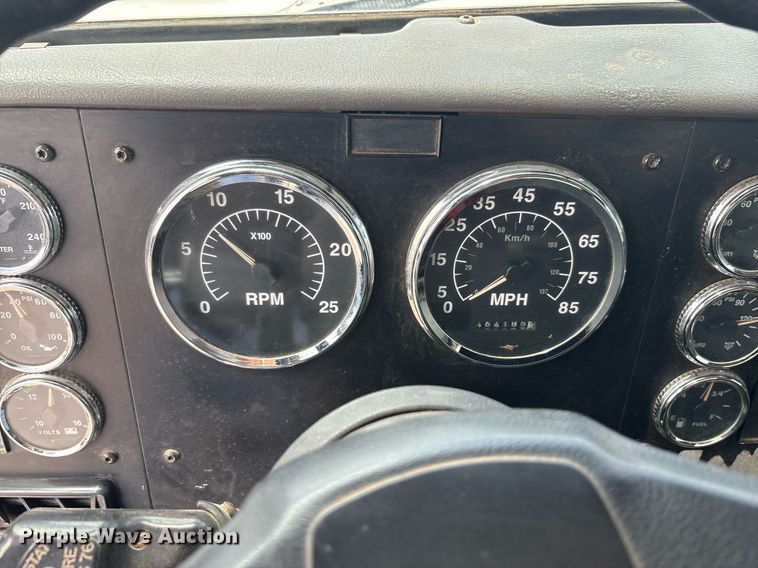 image for item DY2484 1998 International 9100 semi truck