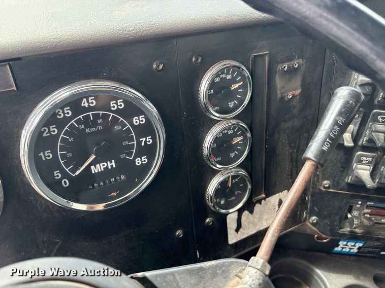 image for item DY2484 1998 International 9100 semi truck