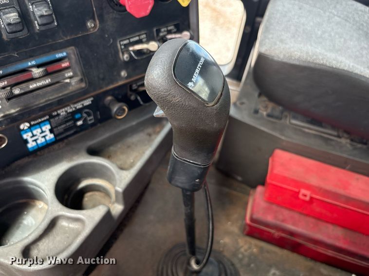 image for item DY2484 1998 International 9100 semi truck