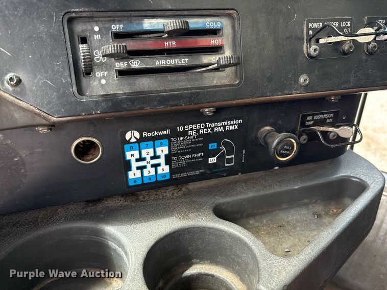 image for item DY2484 1998 International 9100 semi truck