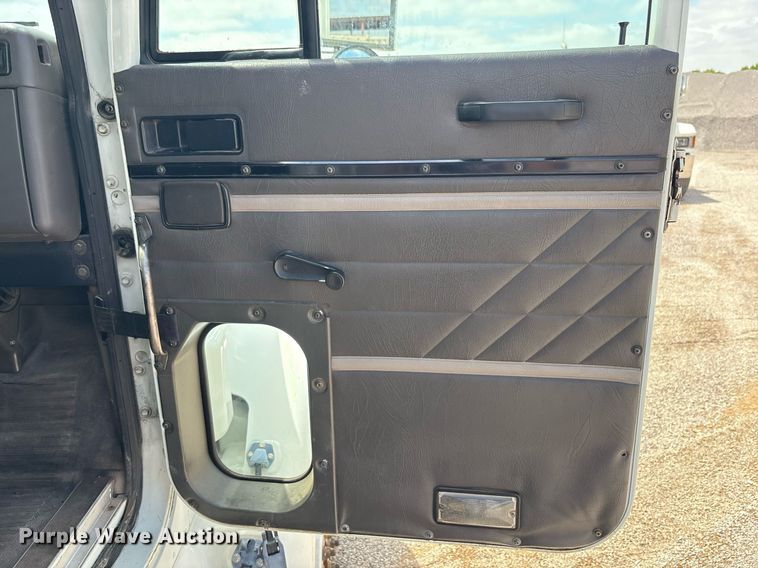 image for item DY2484 1998 International 9100 semi truck