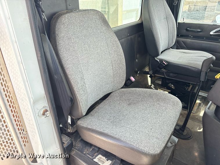 image for item DY2484 1998 International 9100 semi truck