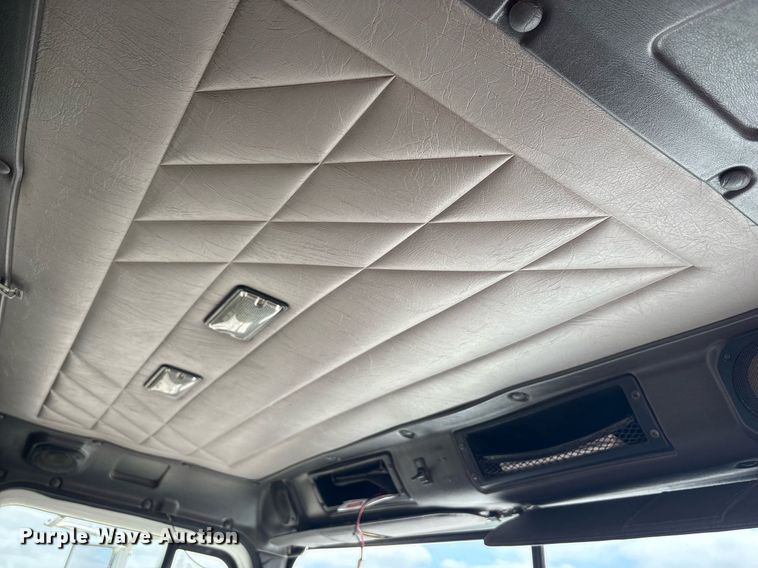 image for item DY2484 1998 International 9100 semi truck