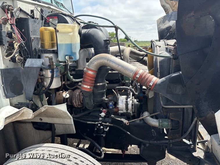 image for item DY2484 1998 International 9100 semi truck