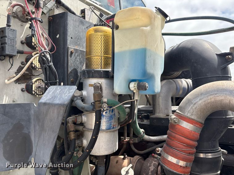 image for item DY2484 1998 International 9100 semi truck