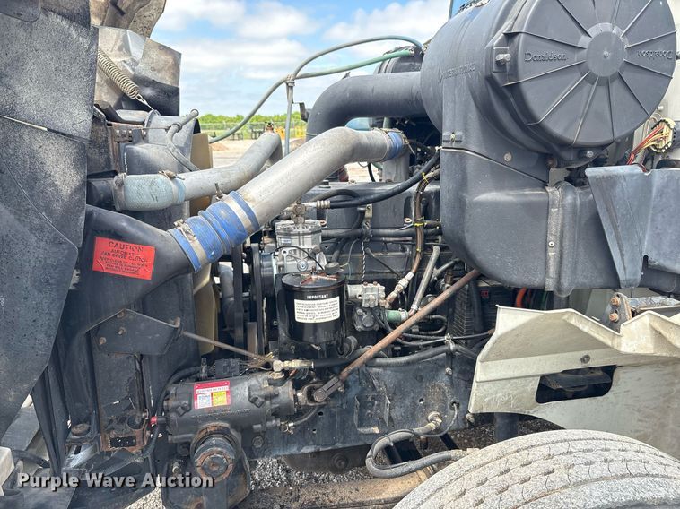 image for item DY2484 1998 International 9100 semi truck