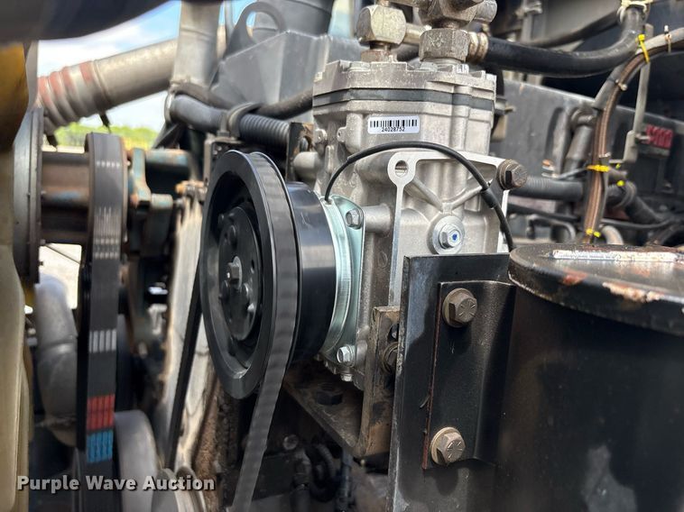 image for item DY2484 1998 International 9100 semi truck