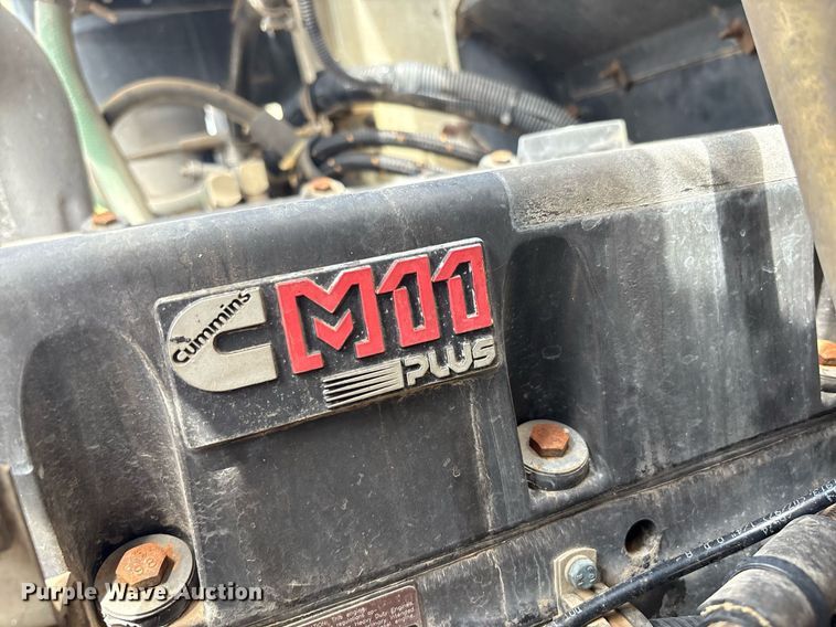 image for item DY2484 1998 International 9100 semi truck