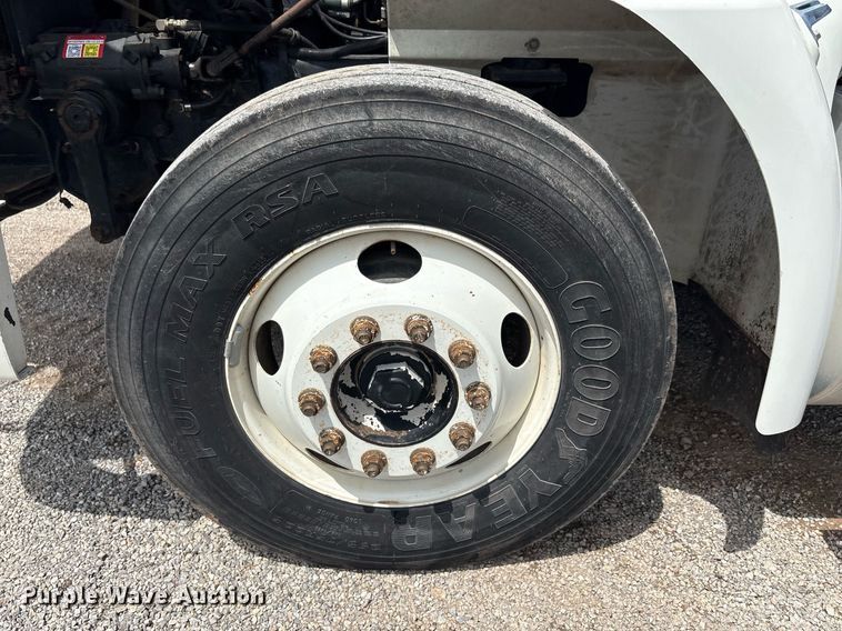 image for item DY2484 1998 International 9100 semi truck