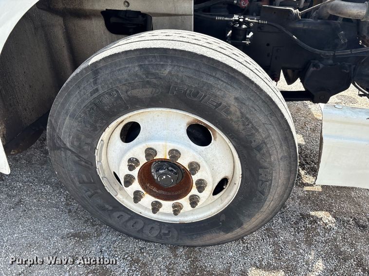 image for item DY2484 1998 International 9100 semi truck