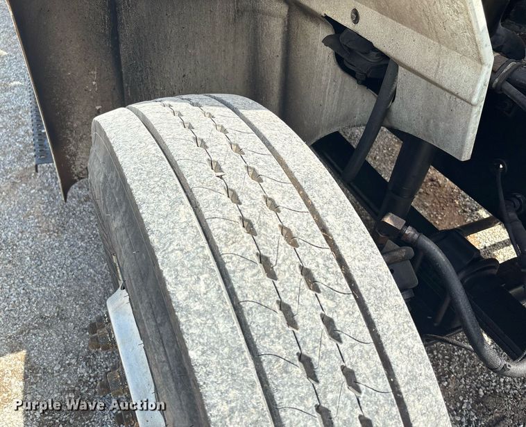 image for item DY2484 1998 International 9100 semi truck