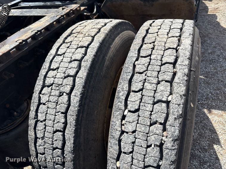 image for item DY2484 1998 International 9100 semi truck