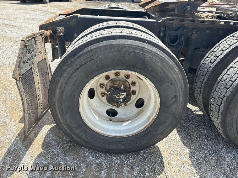 image for item DY2484 1998 International 9100 semi truck