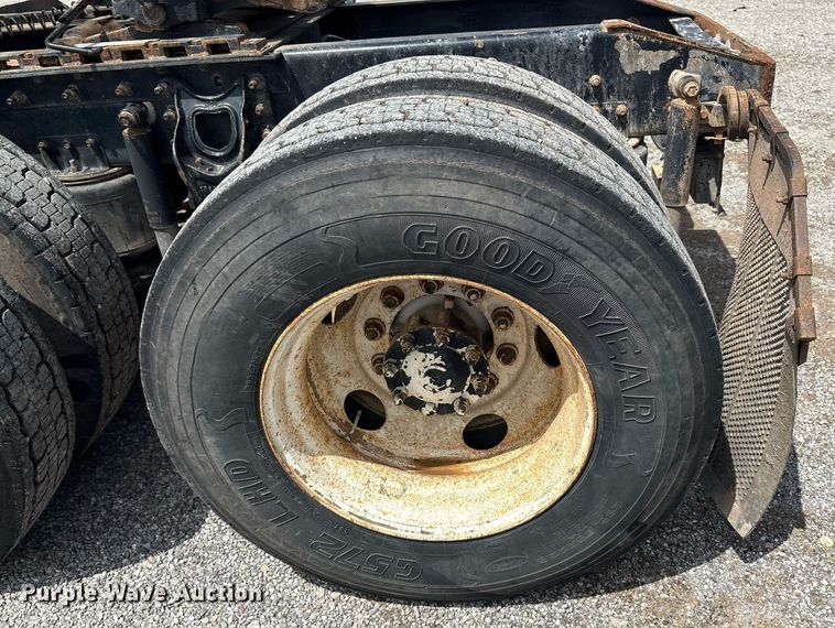 image for item DY2484 1998 International 9100 semi truck