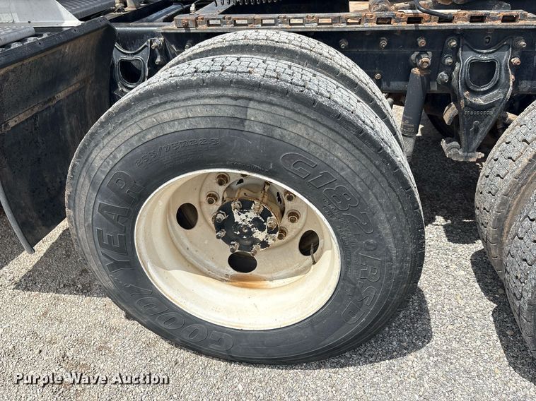 image for item DY2484 1998 International 9100 semi truck