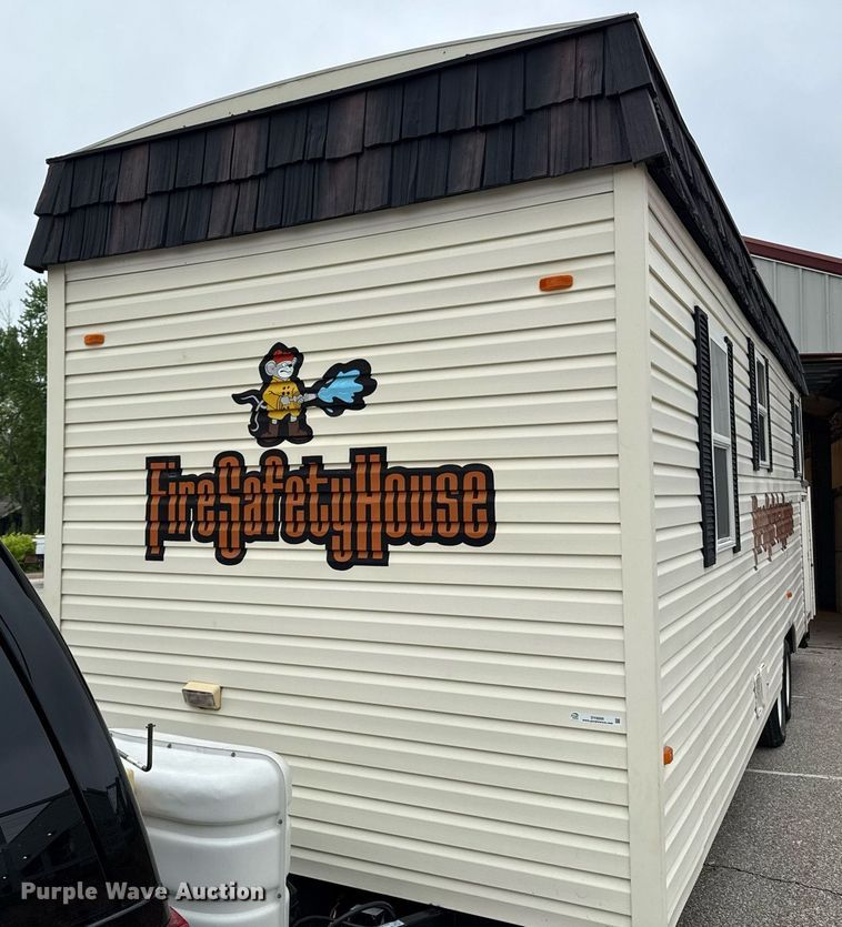 image for item DY8000 1995 Serro Scotty RV fire safety training trailer