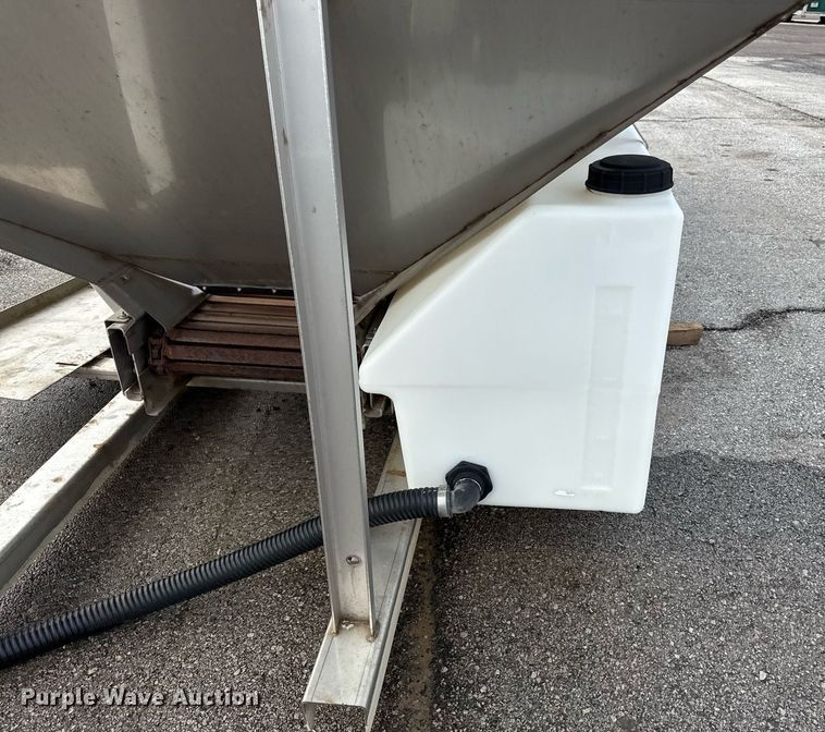 image for item DY8072 Henderson spreader