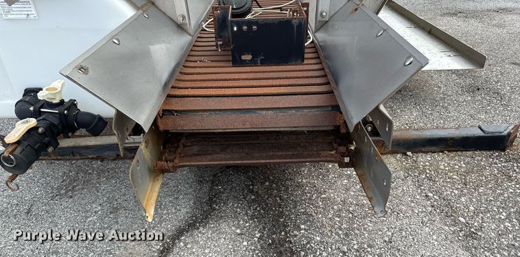 image for item DY8072 Henderson spreader