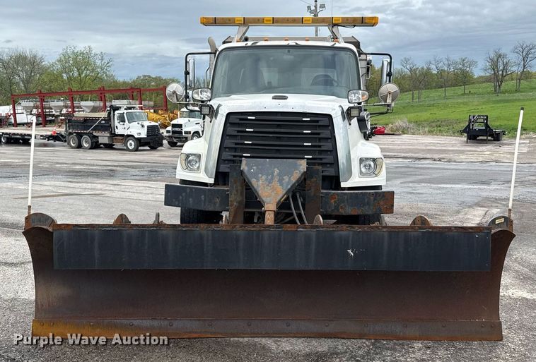 image for item DY8073 2015 Freightliner 108SD dump truck