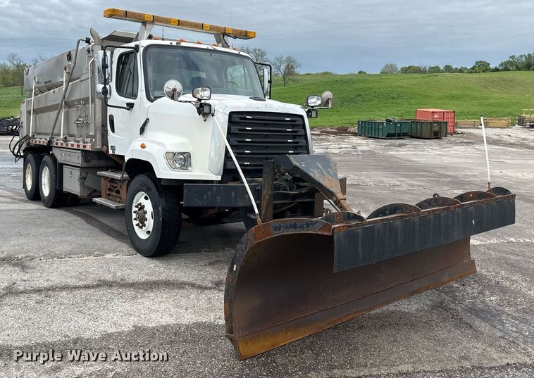 image for item DY8073 2015 Freightliner 108SD dump truck