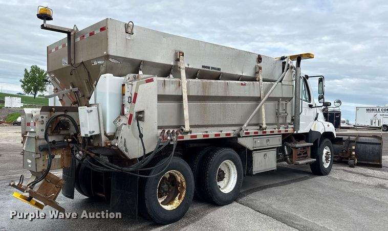 image for item DY8073 2015 Freightliner 108SD dump truck