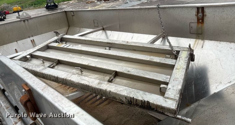 image for item DY8073 2015 Freightliner 108SD dump truck