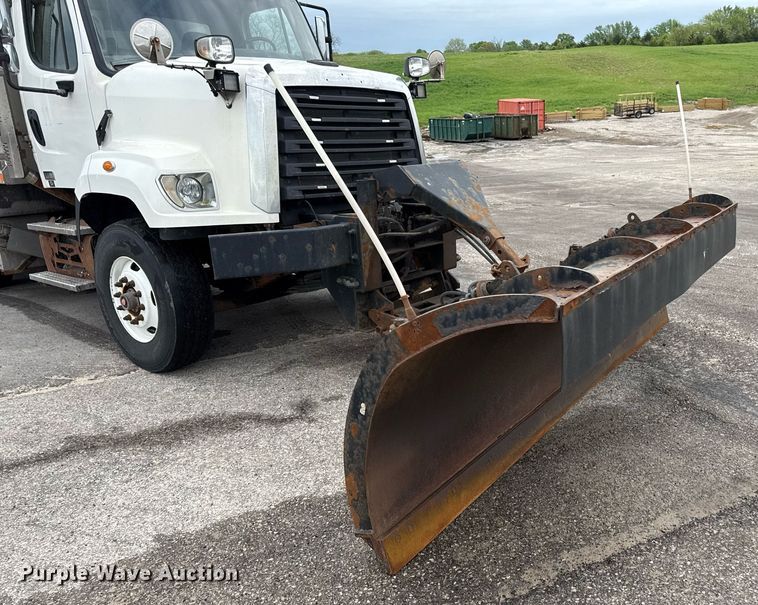 image for item DY8073 2015 Freightliner 108SD dump truck