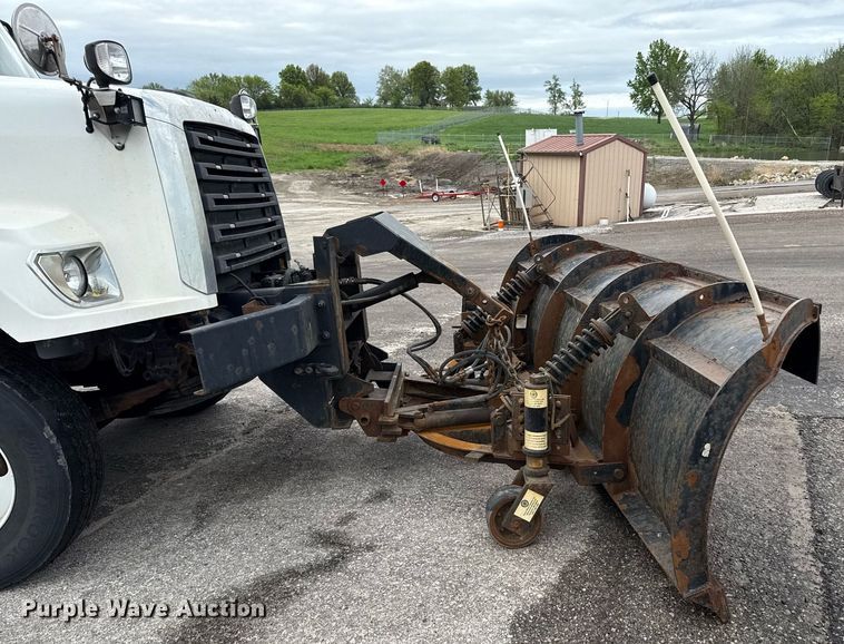 image for item DY8073 2015 Freightliner 108SD dump truck