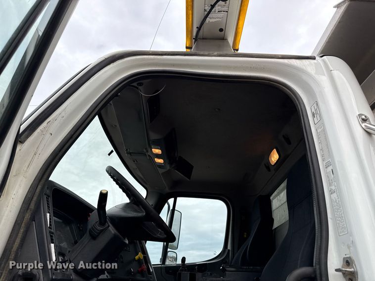 image for item DY8073 2015 Freightliner 108SD dump truck