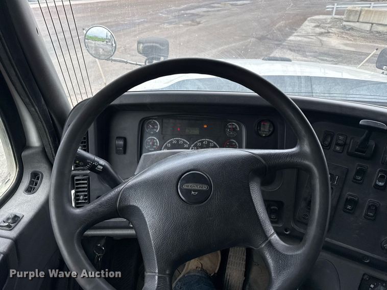 image for item DY8073 2015 Freightliner 108SD dump truck