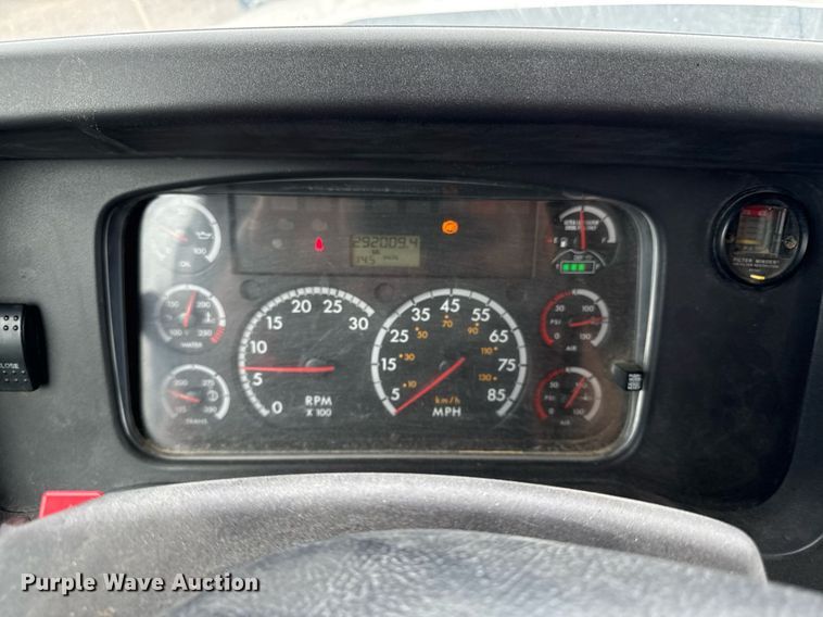 image for item DY8073 2015 Freightliner 108SD dump truck