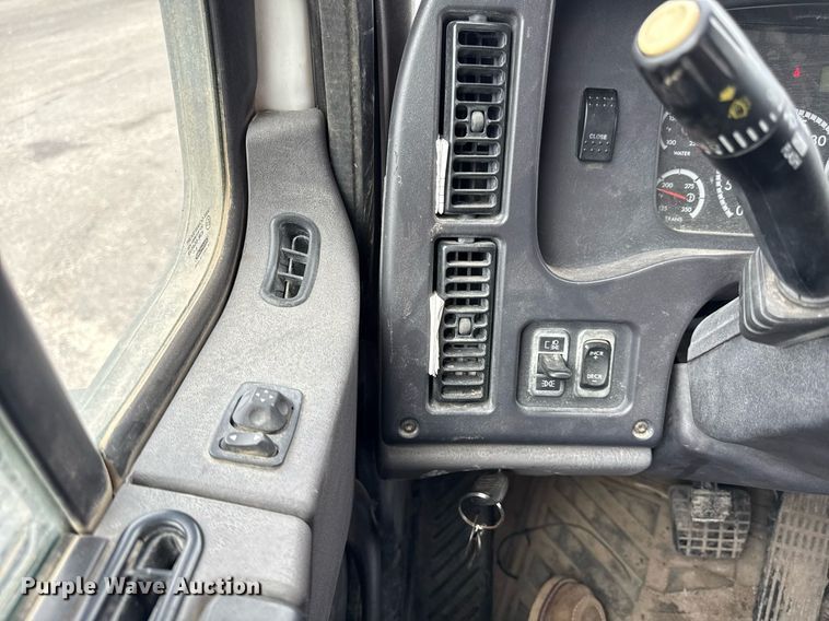 image for item DY8073 2015 Freightliner 108SD dump truck