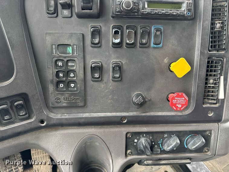 image for item DY8073 2015 Freightliner 108SD dump truck