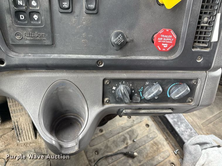 image for item DY8073 2015 Freightliner 108SD dump truck