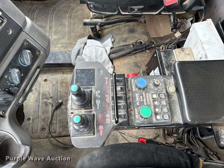 image for item DY8073 2015 Freightliner 108SD dump truck