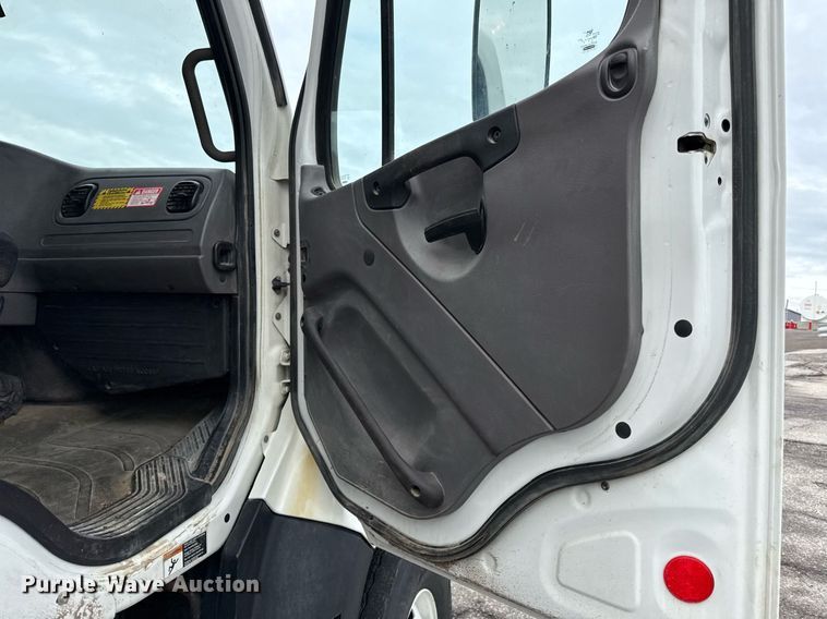 image for item DY8073 2015 Freightliner 108SD dump truck